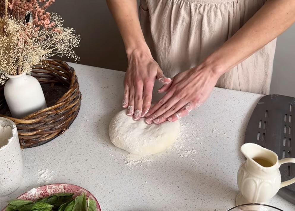 Rachel Pardoe. Sourdough baking and bread art - Farina Metal